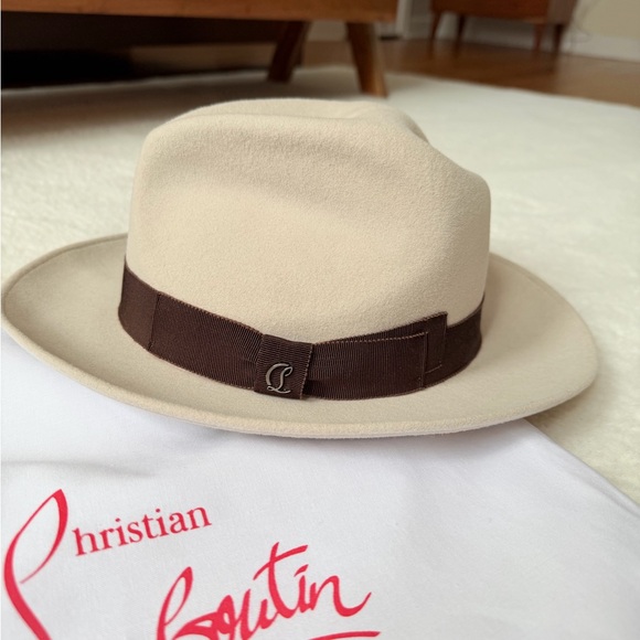 Christian Louboutin Cream Fedora with Red Interior - Picture 8 of 8